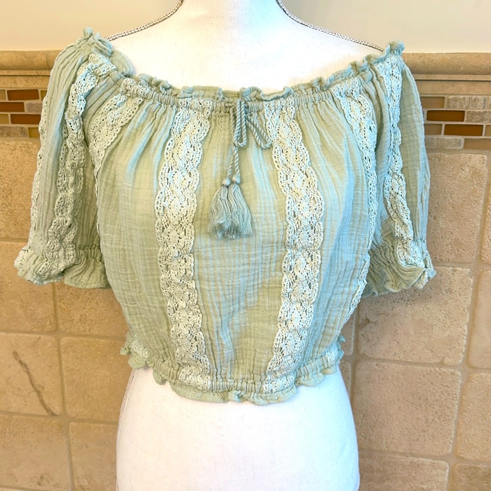 AEO crop peasant top